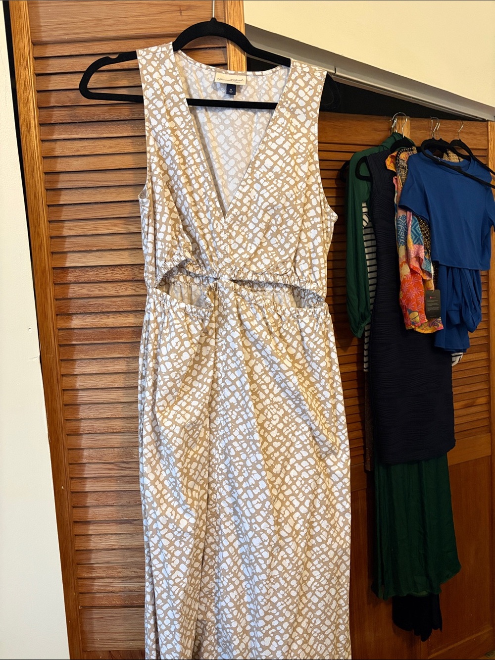 Sleeveless Beige & White Print Maxi Dress